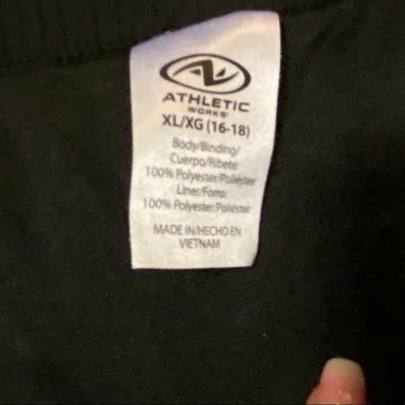 Exercise shorts - Picture 2 of 4